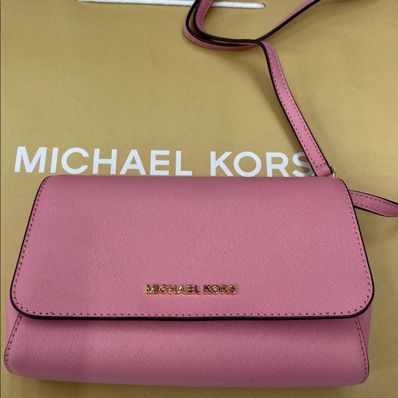 Michael Kors Handbags - NEW MICHAEL KORS PINK CROSSBODY BAG!